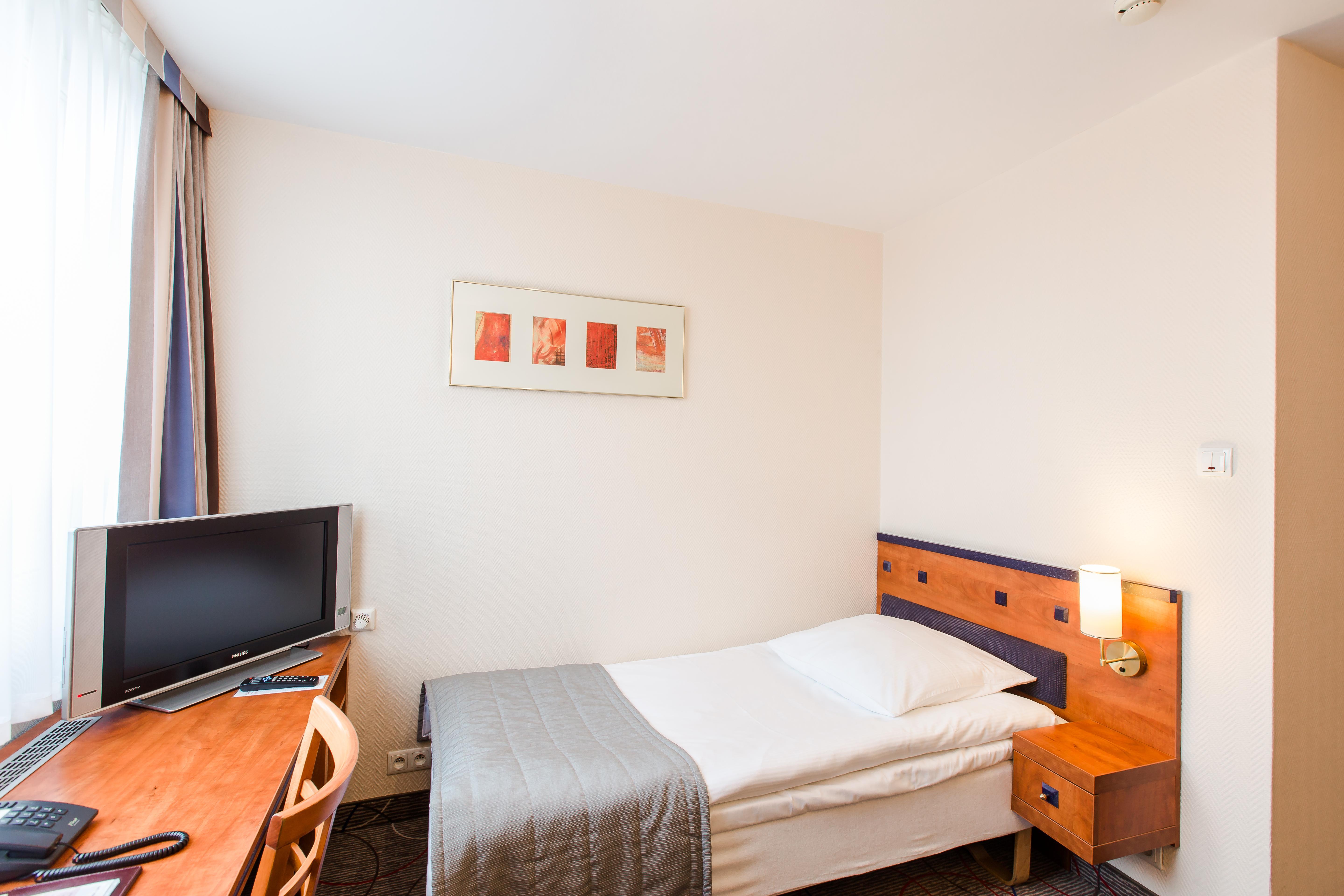 Qubus Hotel Glogow エクステリア 写真