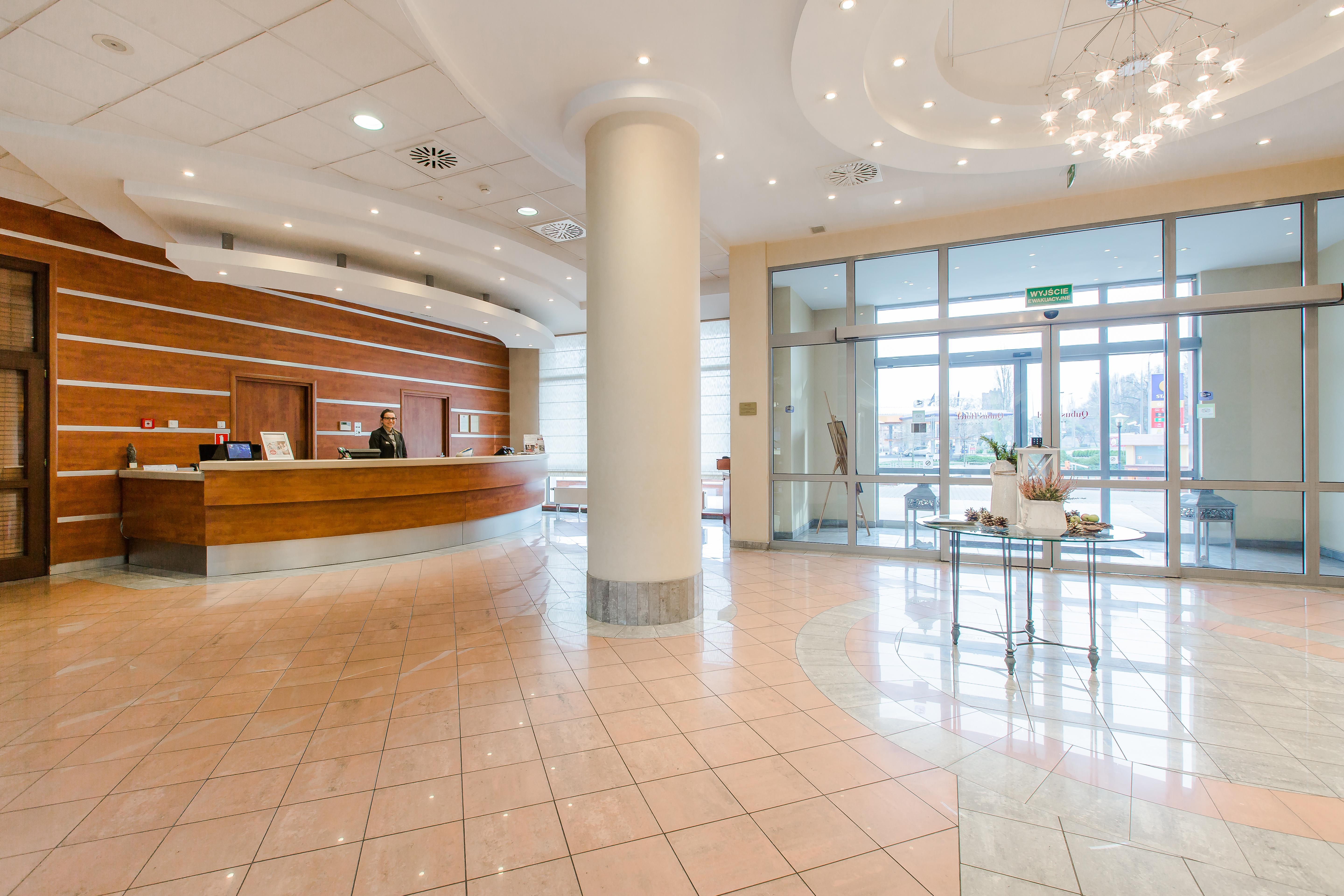 Qubus Hotel Glogow エクステリア 写真